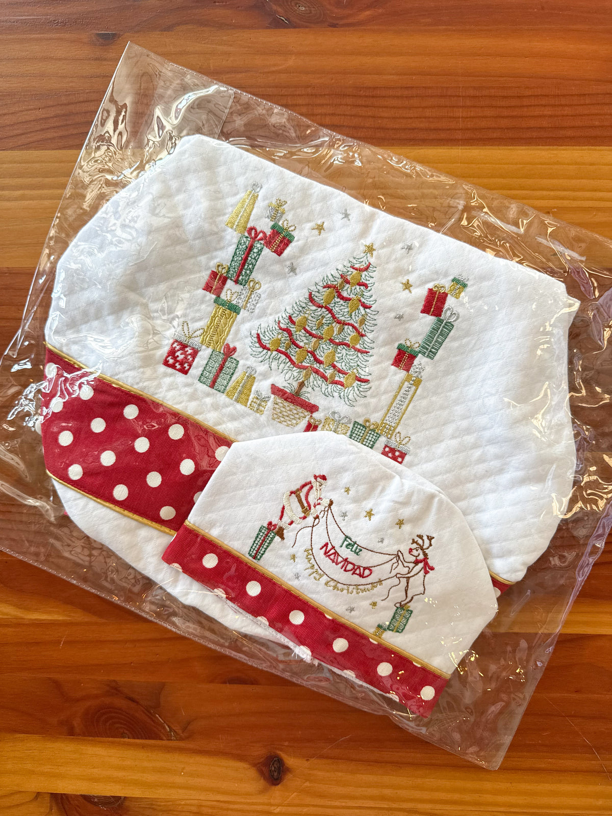 Juego de Baño Navideño Rojo con Puntos Blancos bordado navideño Wawa Stage 2