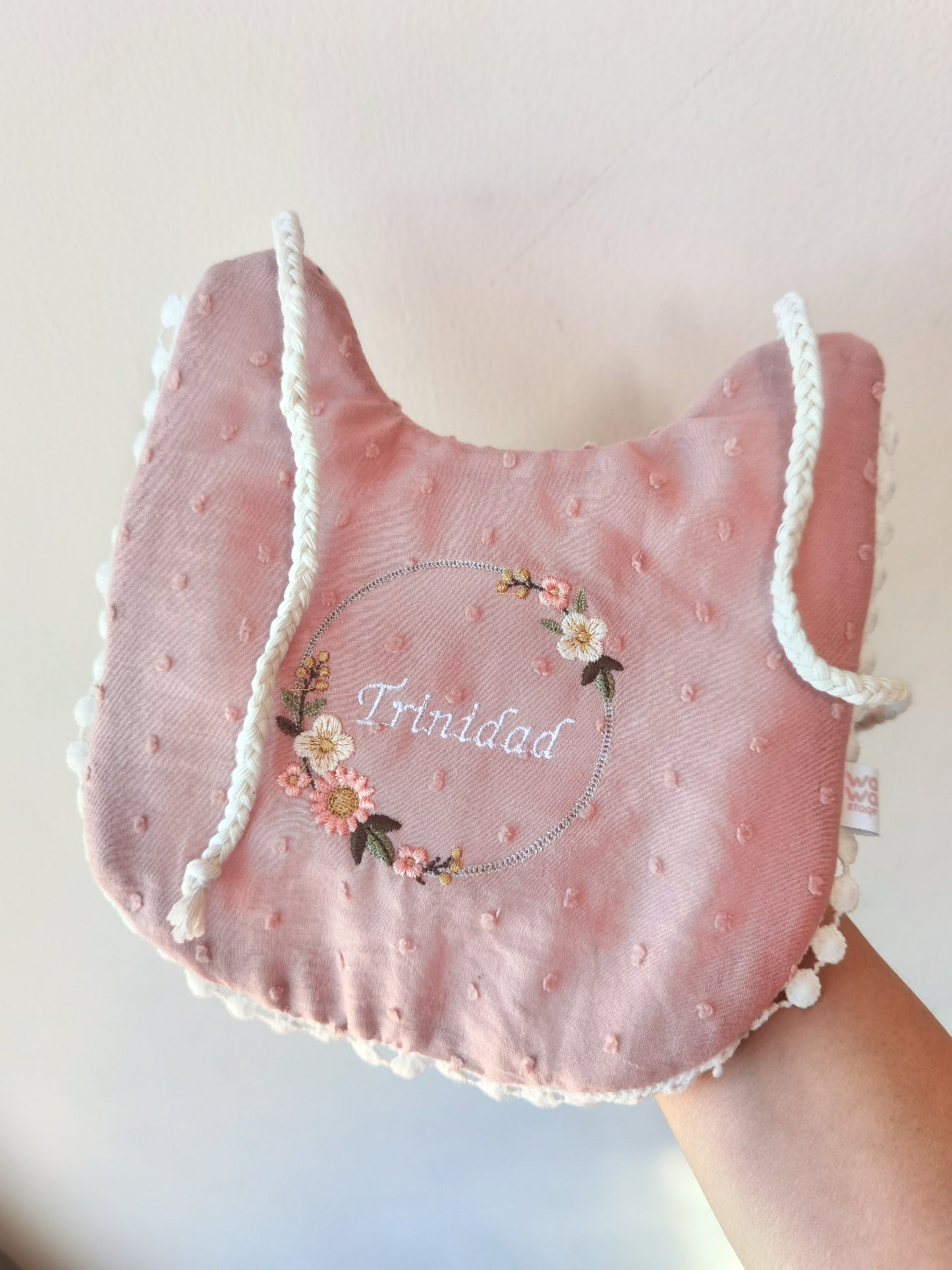 Babero Rosado Viejo Nuditos y flores🌸 wawastage_ropa_para_bebe_guagua