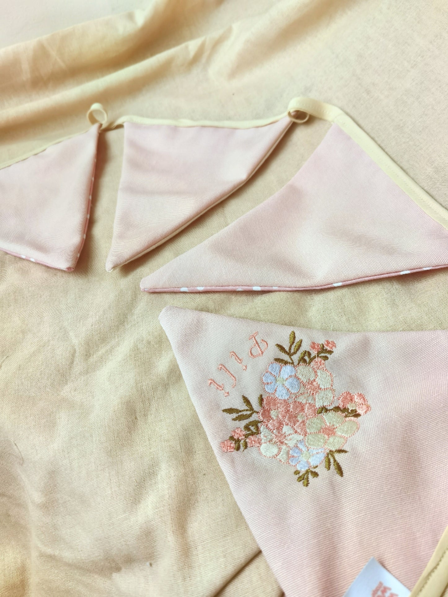 Banderín liso y flor🌸 wawastage_ropa_para_bebe_guagua