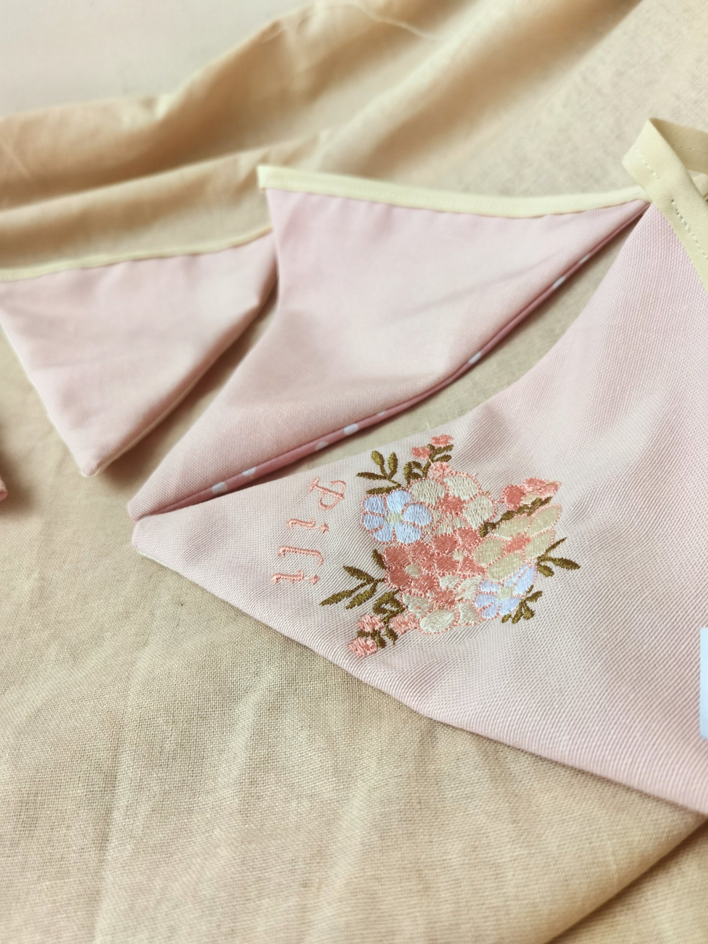 Banderín liso y flor🌸 wawastage_ropa_para_bebe_guagua