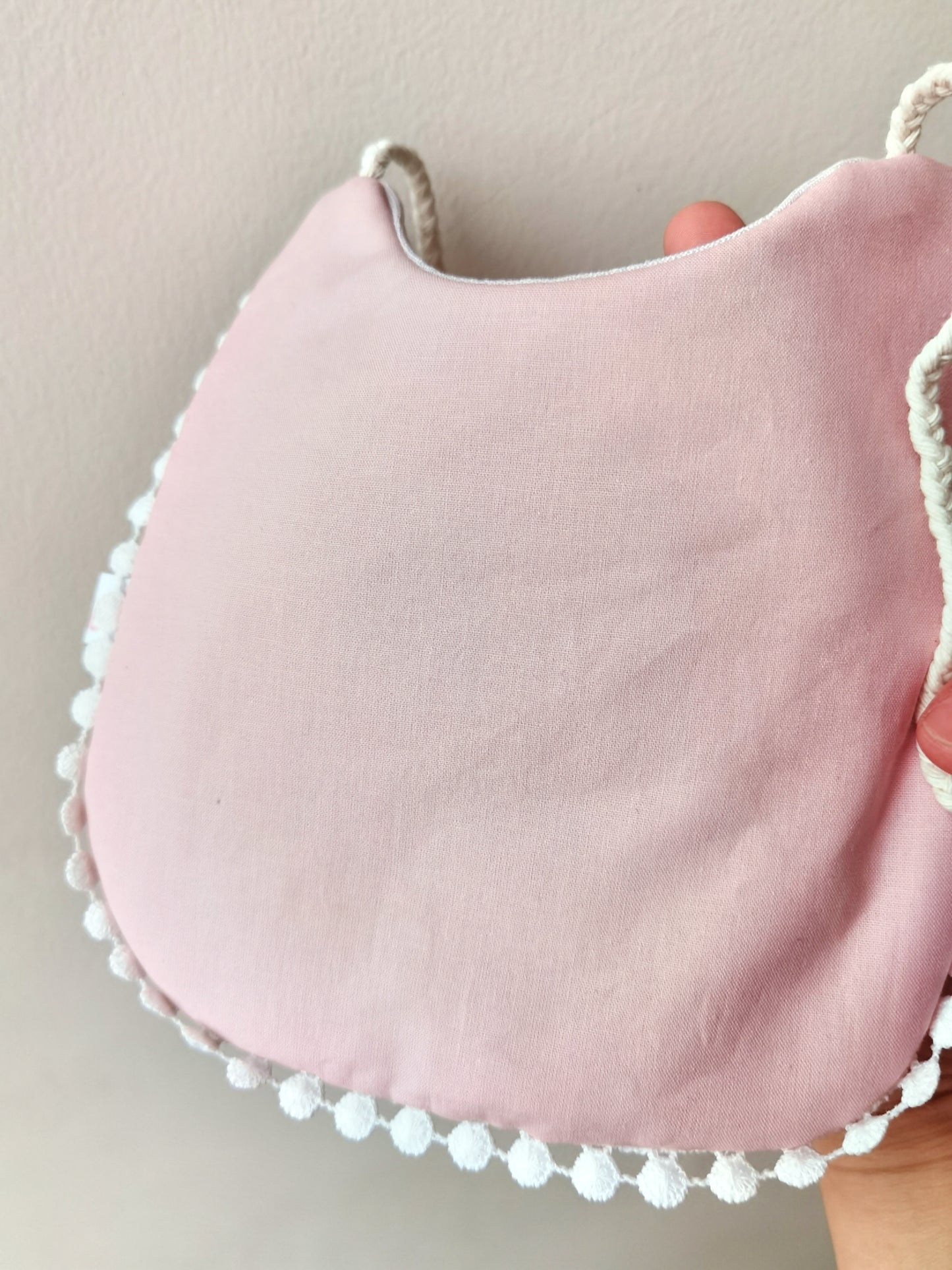Babero Blanco - Corazón y flores🌼 wawastage_ropa_para_bebe_guagua