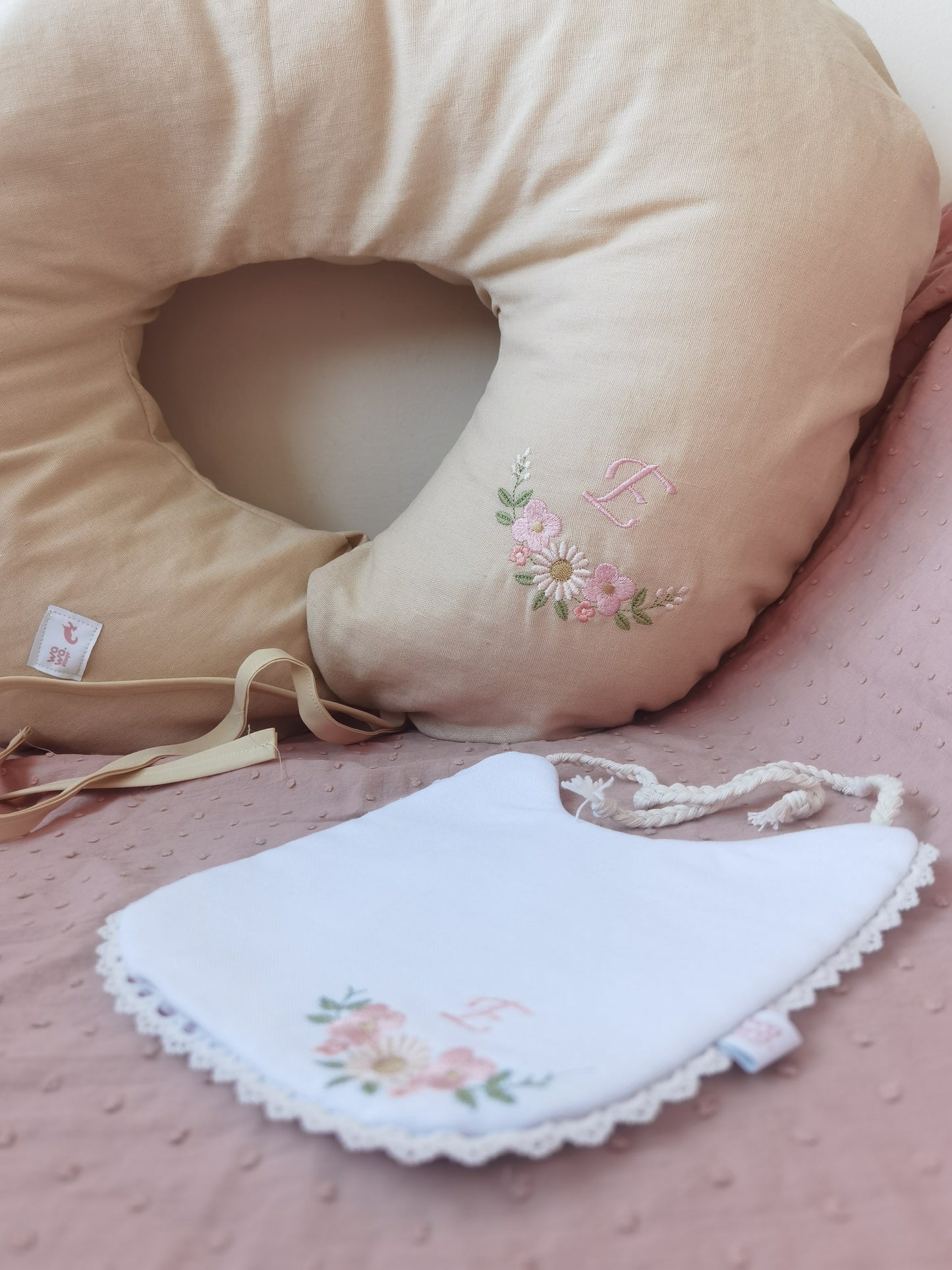 Babero semiaro de flores💕 wawastage_ropa_para_bebe_guagua