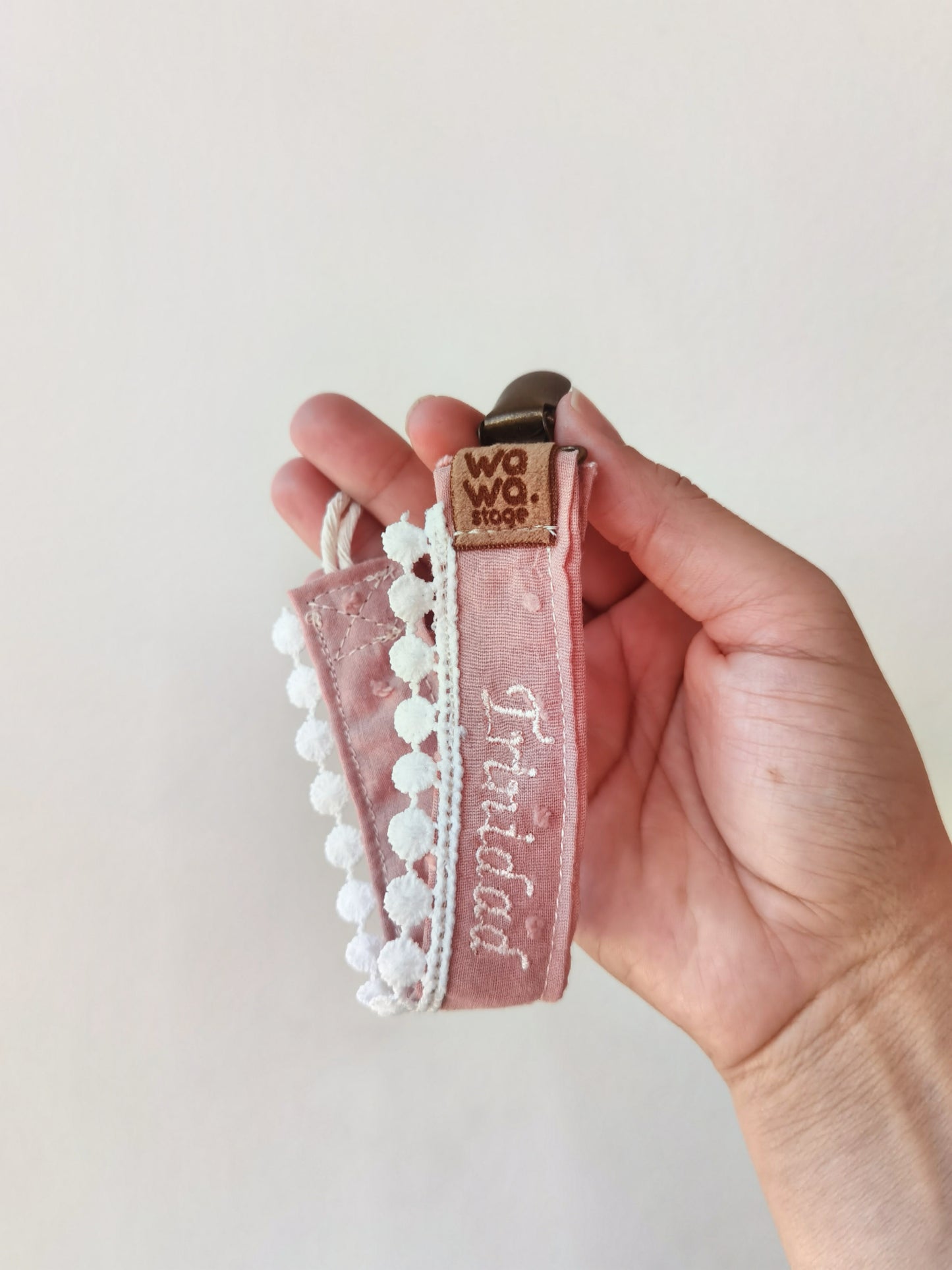 Portachupete rosado vintage y nudos❤️ wawastage_ropa_para_bebe_guagua