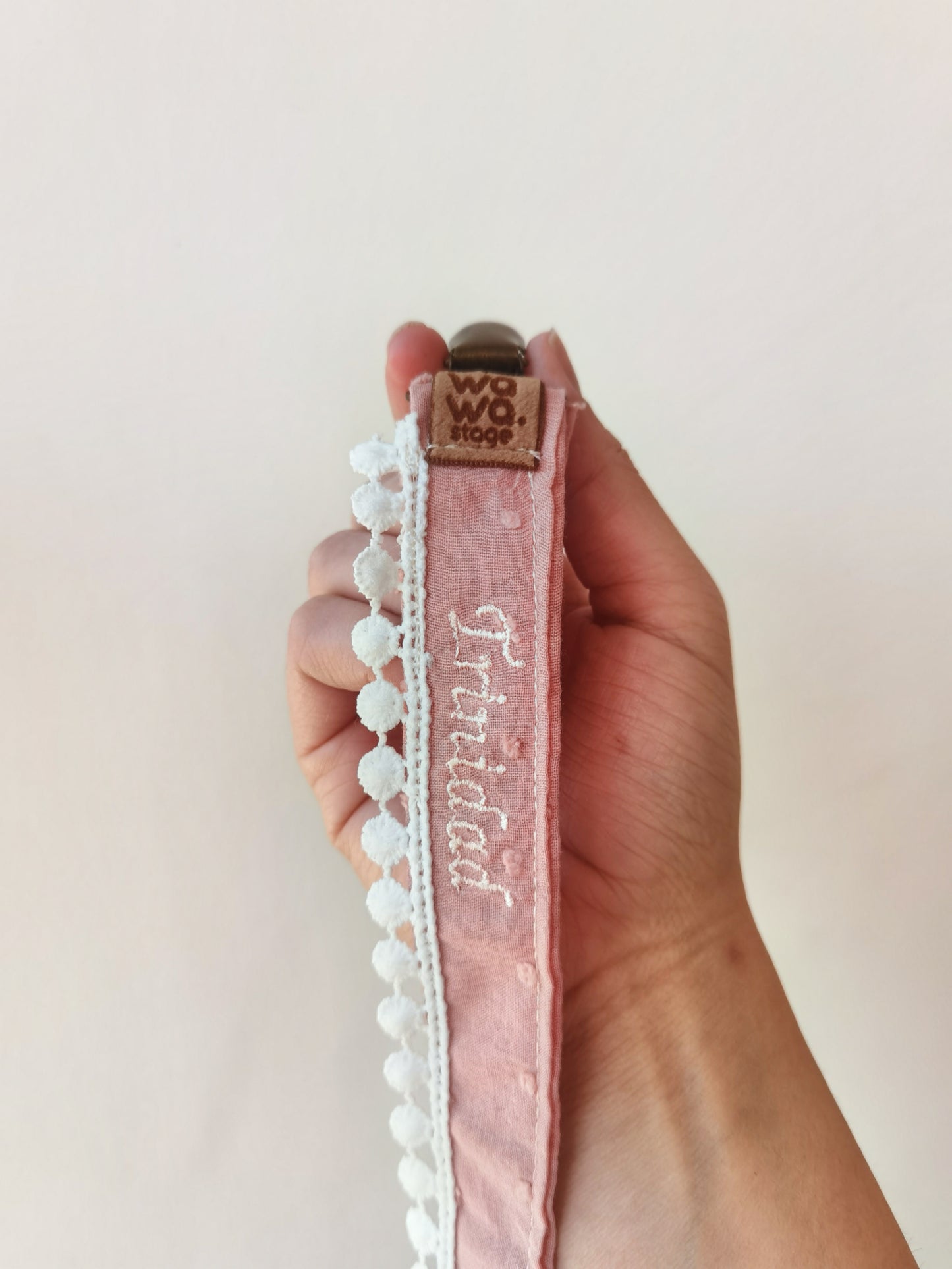 Portachupete rosado vintage y nudos❤️ wawastage_ropa_para_bebe_guagua