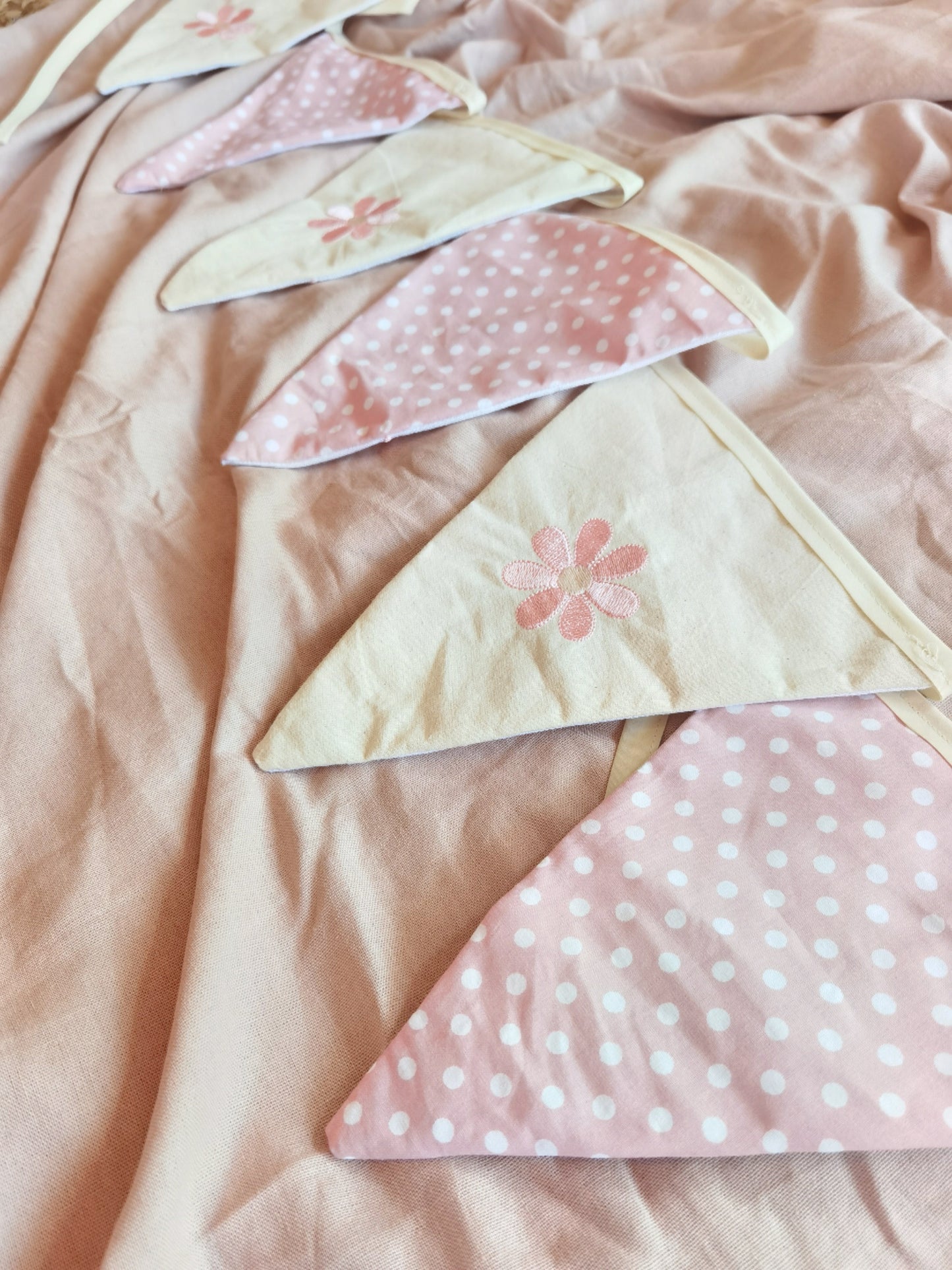Banderin letras rosa y flores wawastage_ropa_para_bebe_guagua