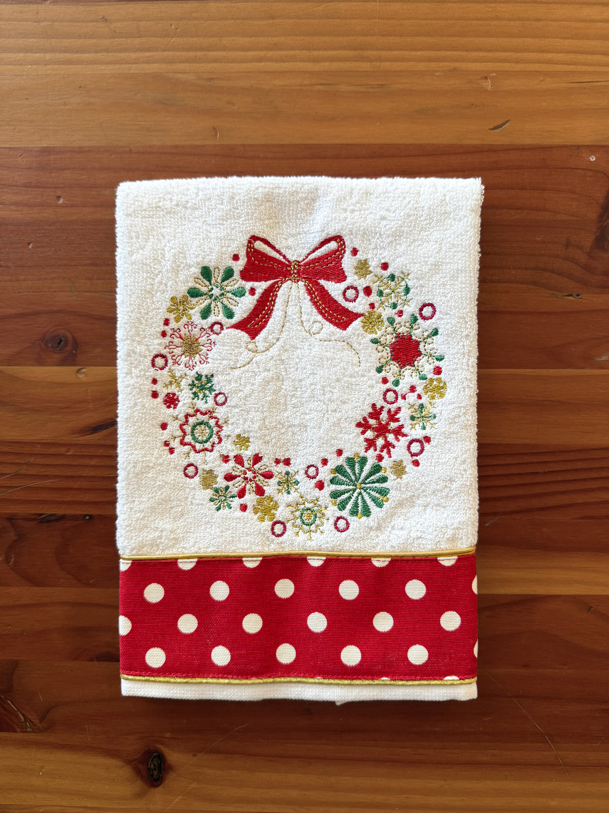 Toalla de Baño Navideña Roja con Puntos Blancos bordado navideño Wawa Stage 7