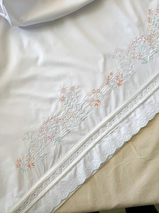 Sábana Bebé Flores bordadas