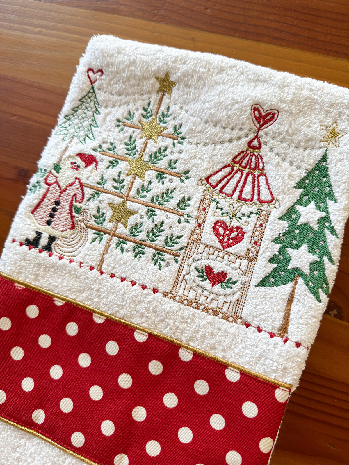 Toalla de Baño Navideña Roja con Puntos Blancos bordado navideño Wawa Stage 10