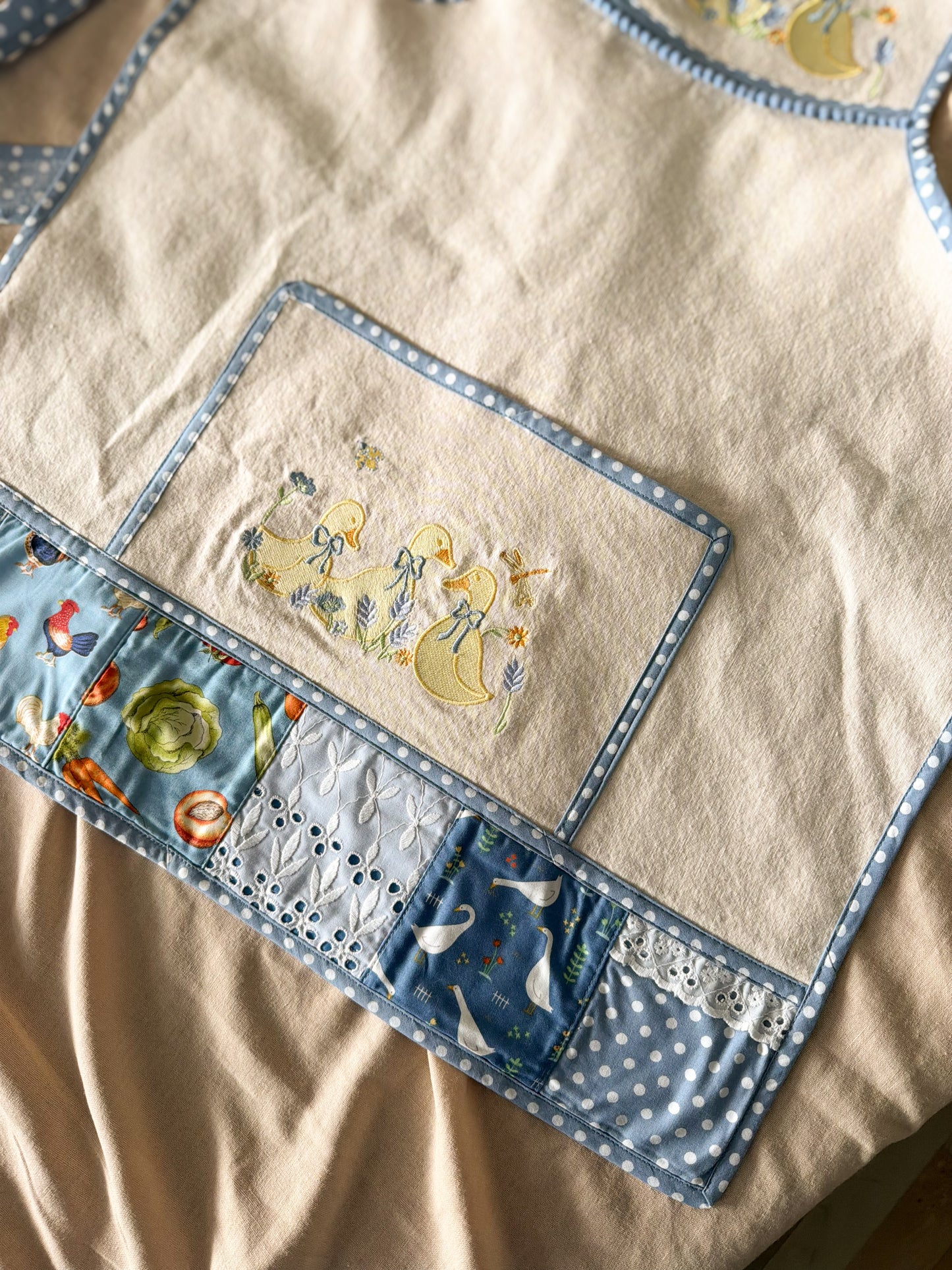 Delantal de cocina patchwork gansos