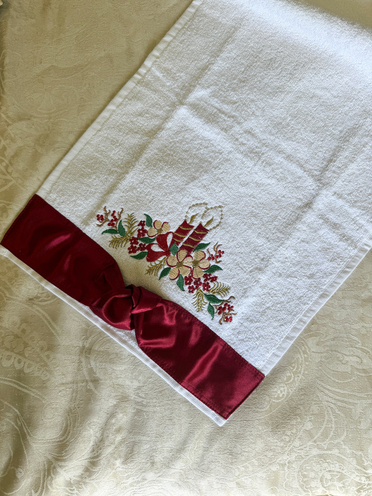 Toalla de Baño Navideña Rojo Satinado bordado navideño Wawa Stage 2