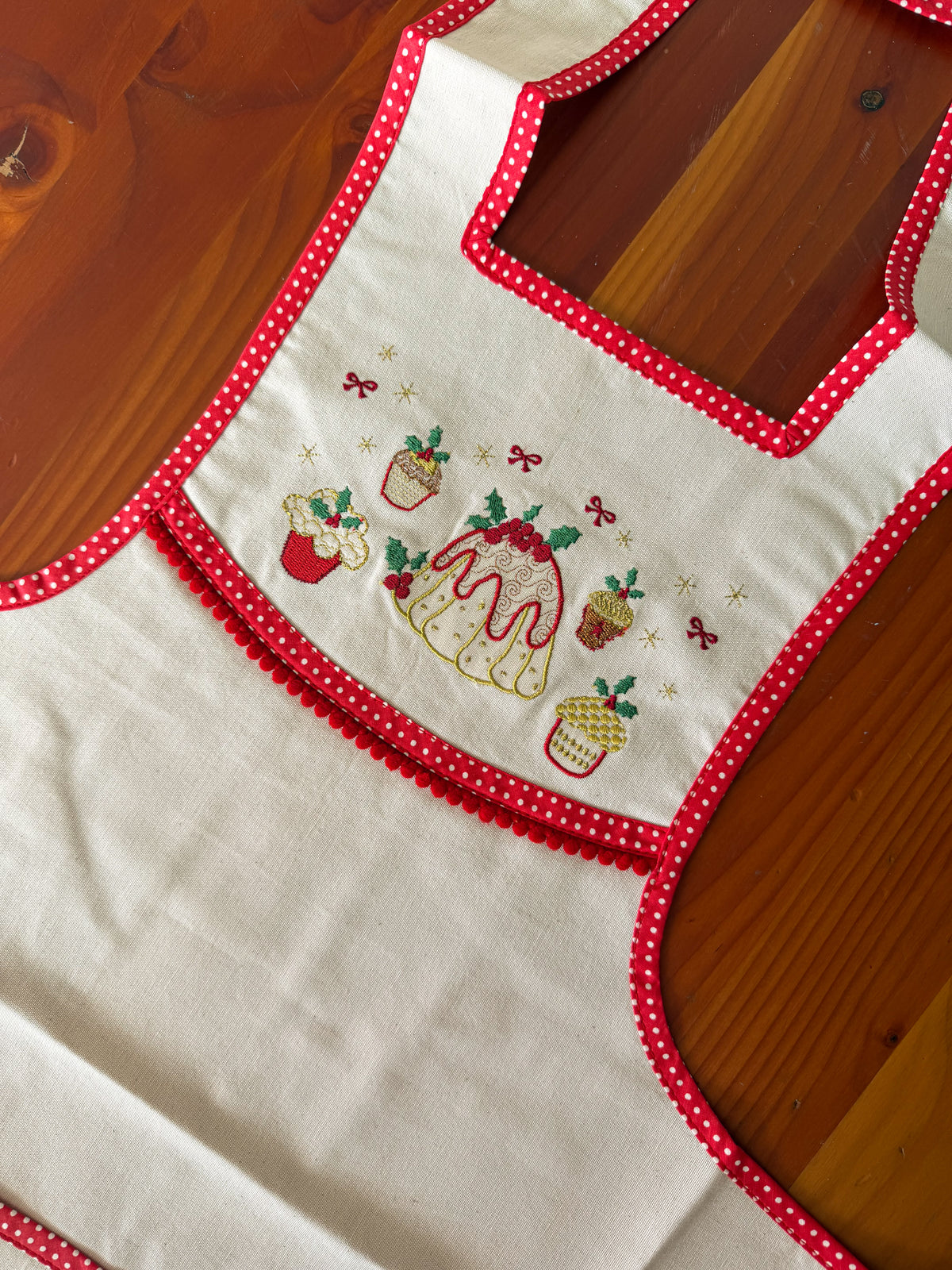 Delantal Navideño Patchwork Rojo bordado navideño Wawa Stage 5