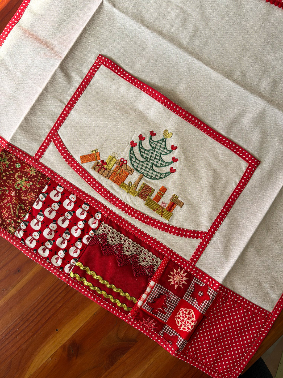 Delantal Navideño Patchwork Rojo bordado navideño Wawa Stage 11