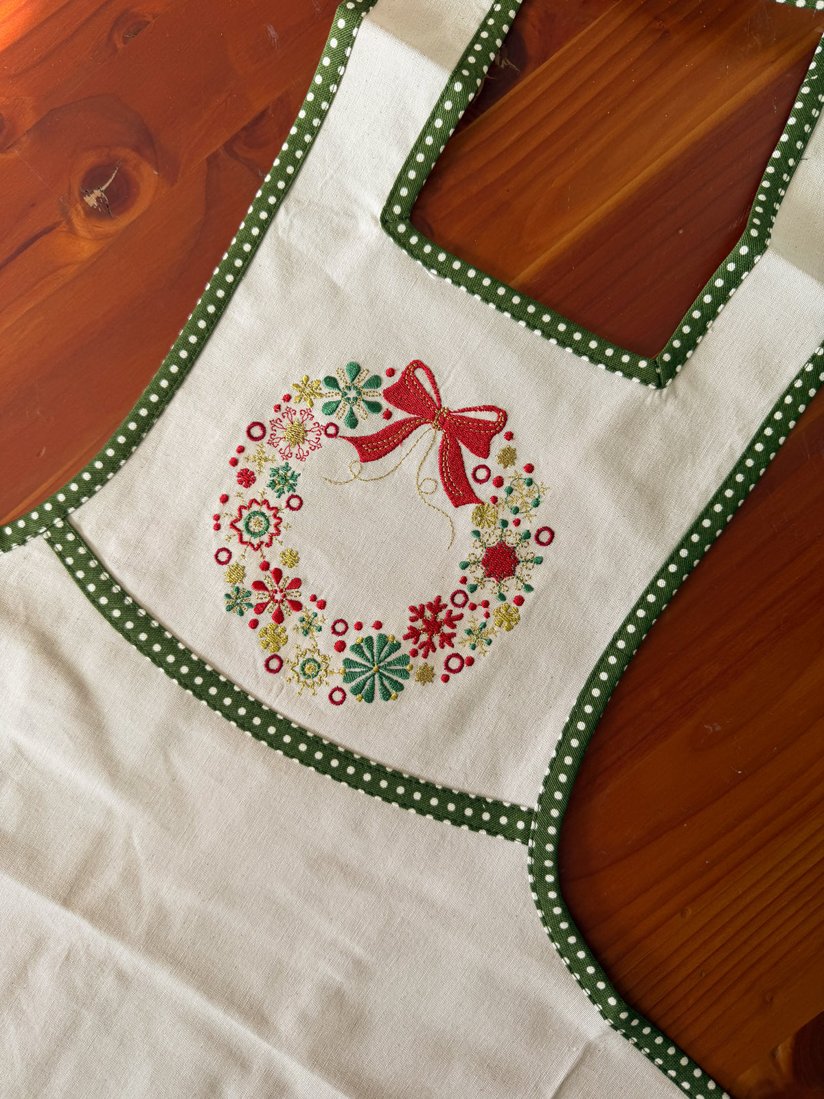 Delantal Navideño Patchwork Verde bordado navideño Wawa Stage 1