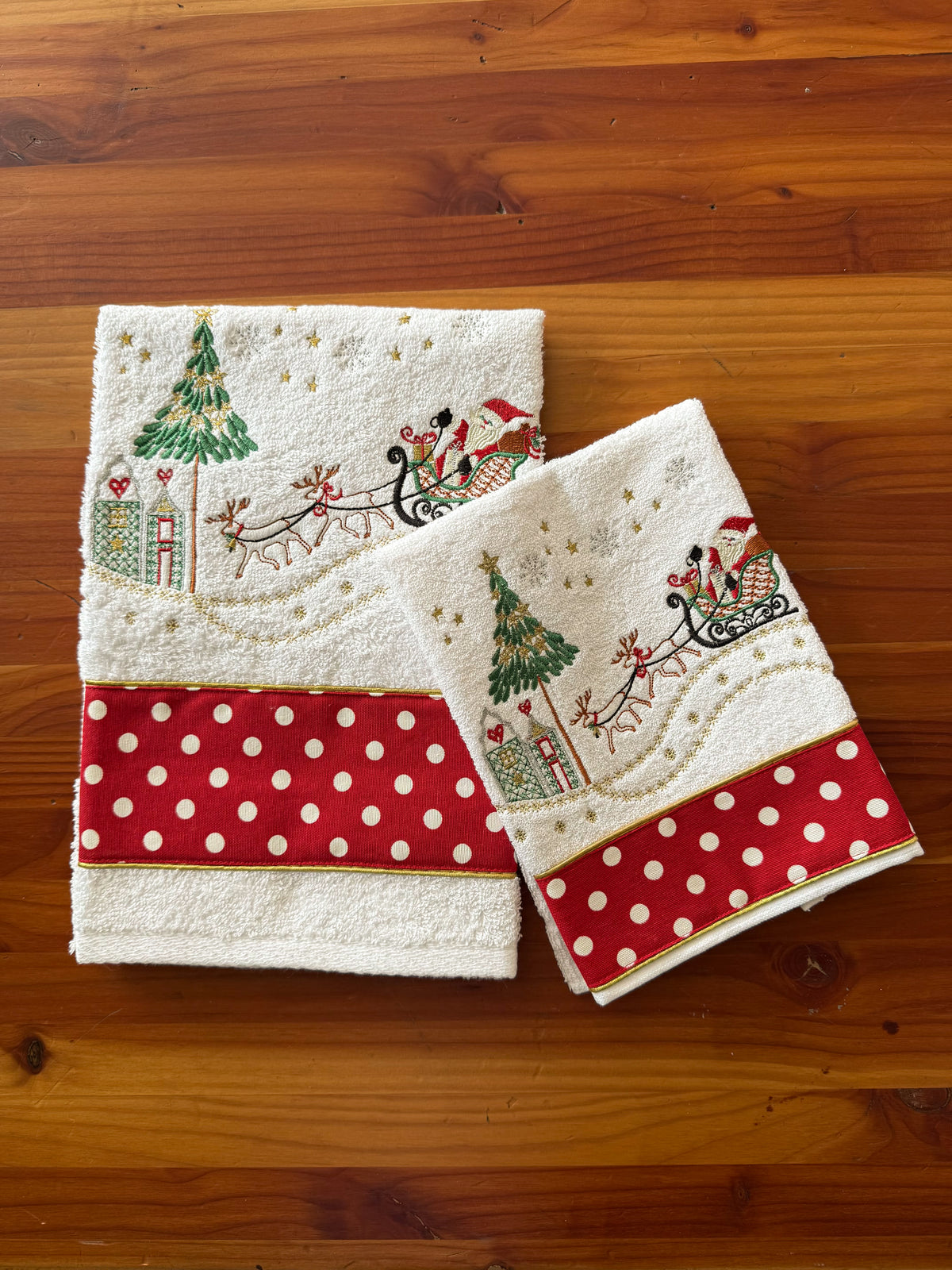 Toalla de Baño Navideña Roja con Puntos Blancos bordado navideño Wawa Stage 8