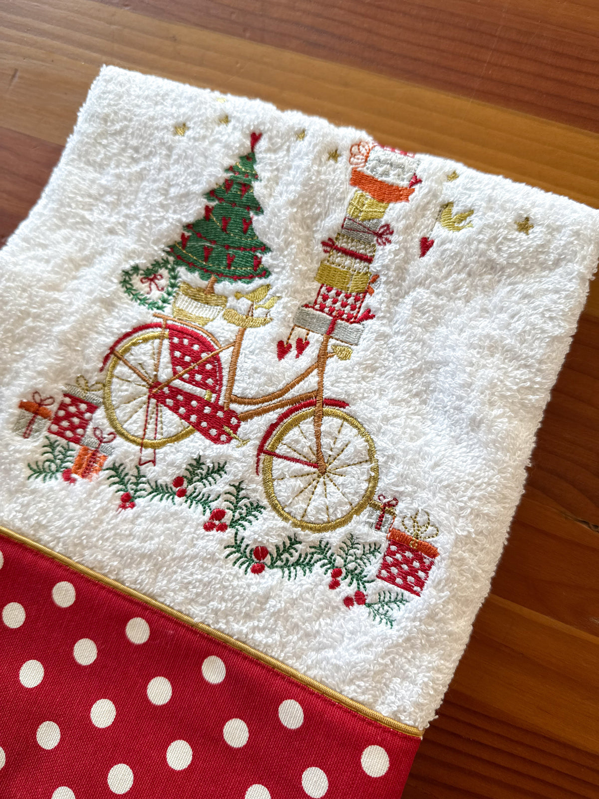Toalla de Baño Navideña Roja con Puntos Blancos bordado navideño Wawa Stage 5