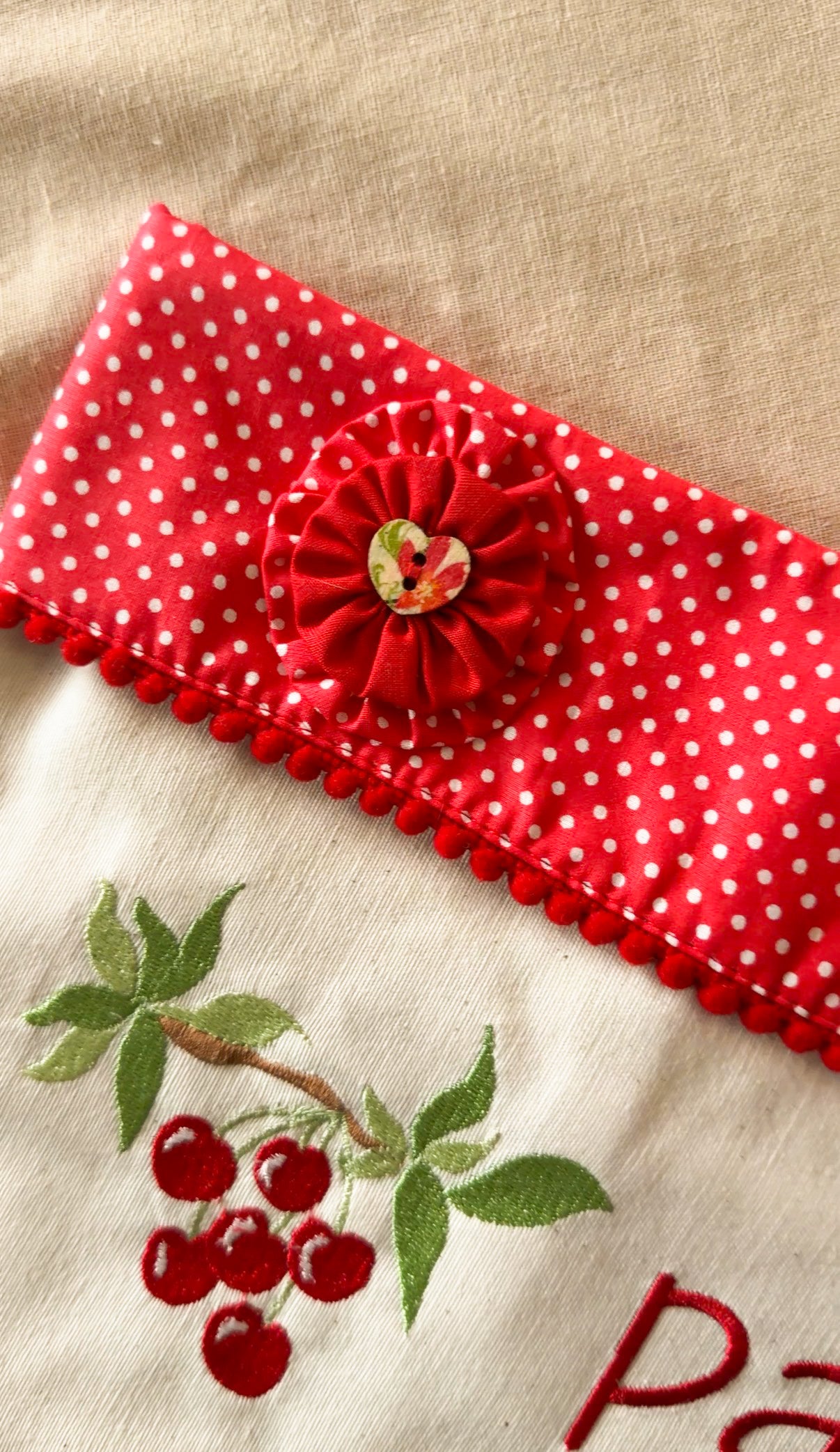 Panera de tela cereza