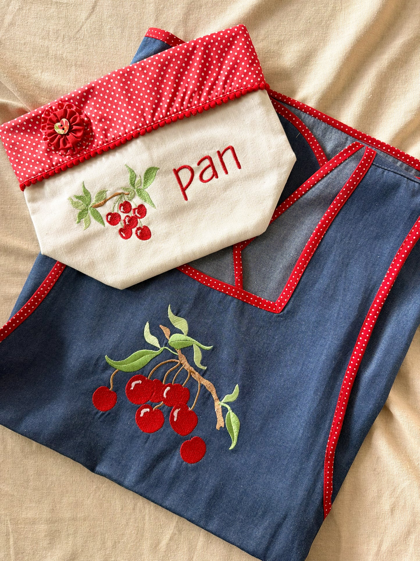 Panera de tela cereza
