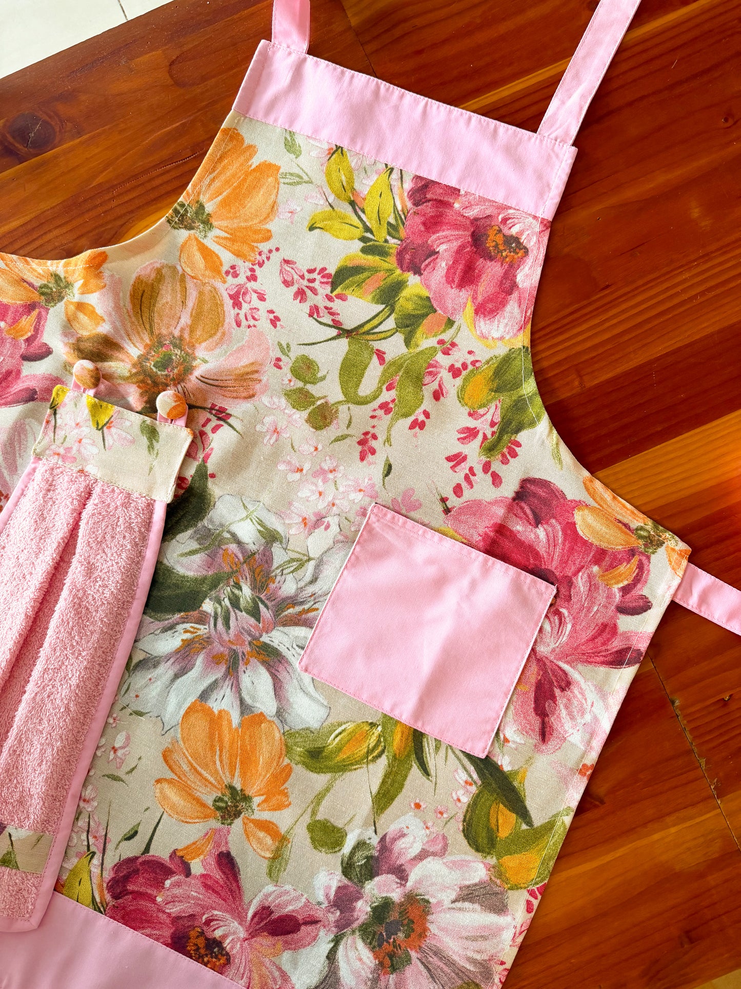 Delantal de Cocina Maison Acuarela Flores Rosadas