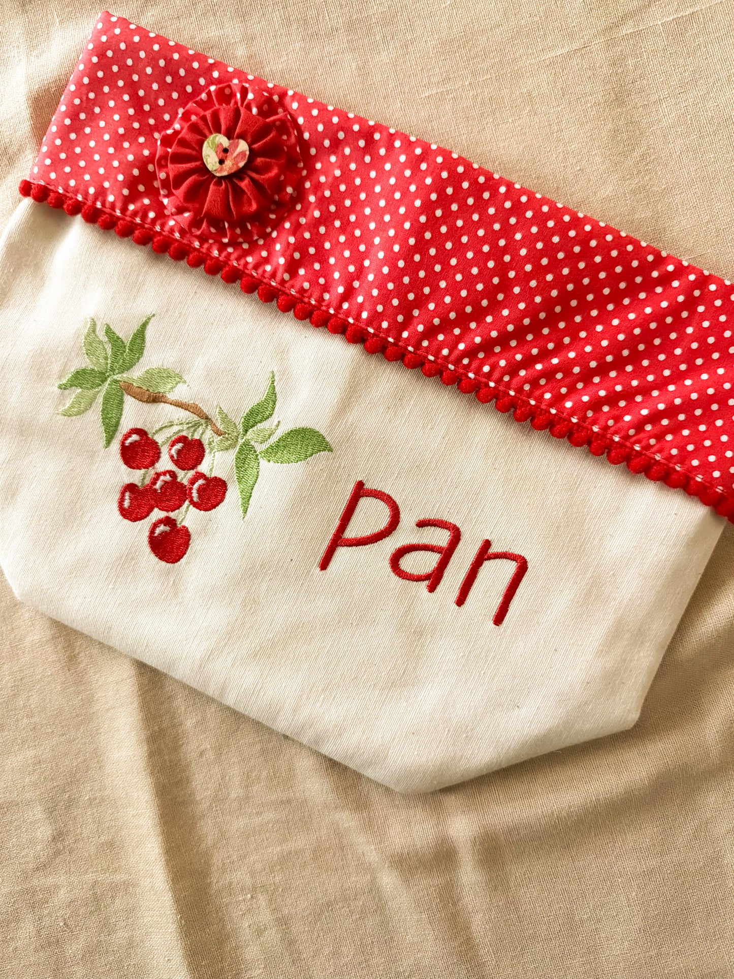 Panera de tela cereza