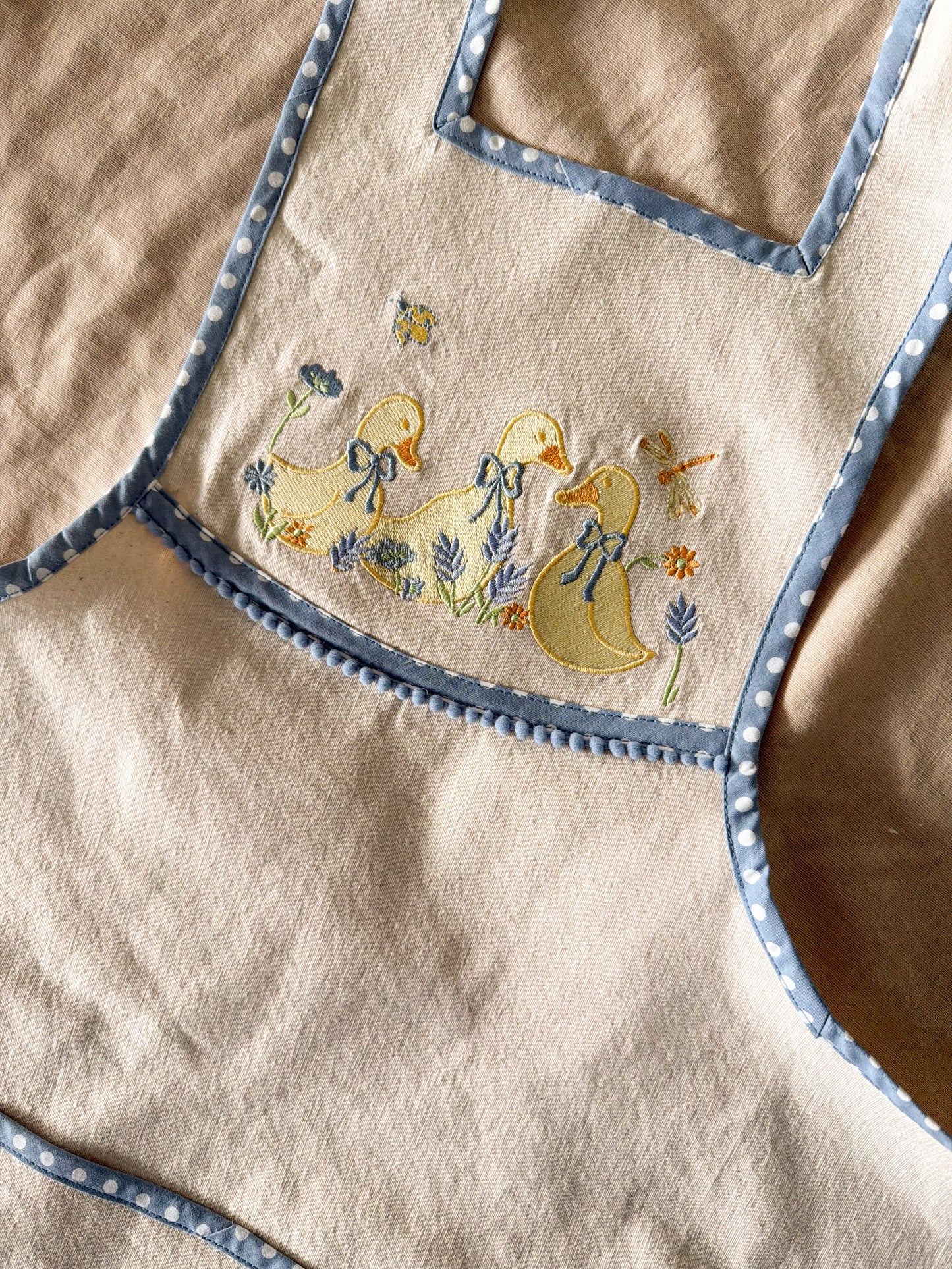 Delantal de cocina patchwork gansos