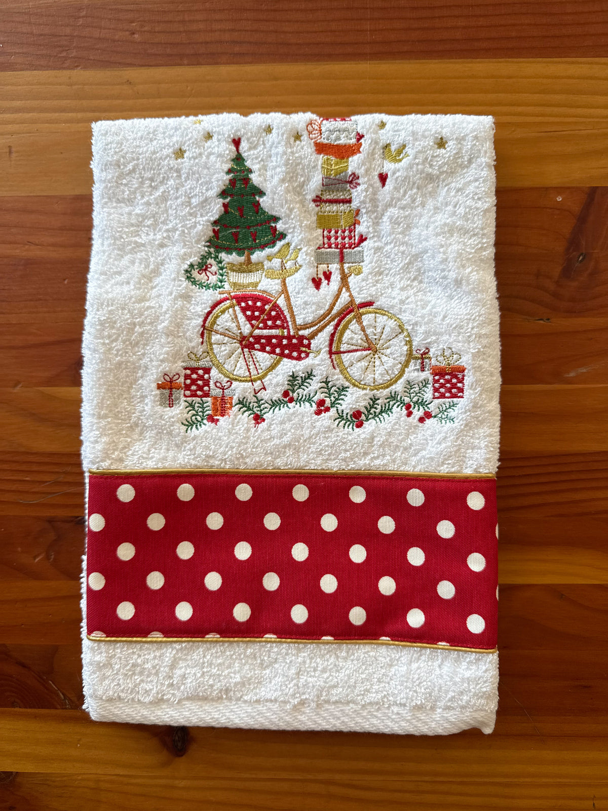 Toalla de Baño Navideña Roja con Puntos Blancos bordado navideño Wawa Stage 15